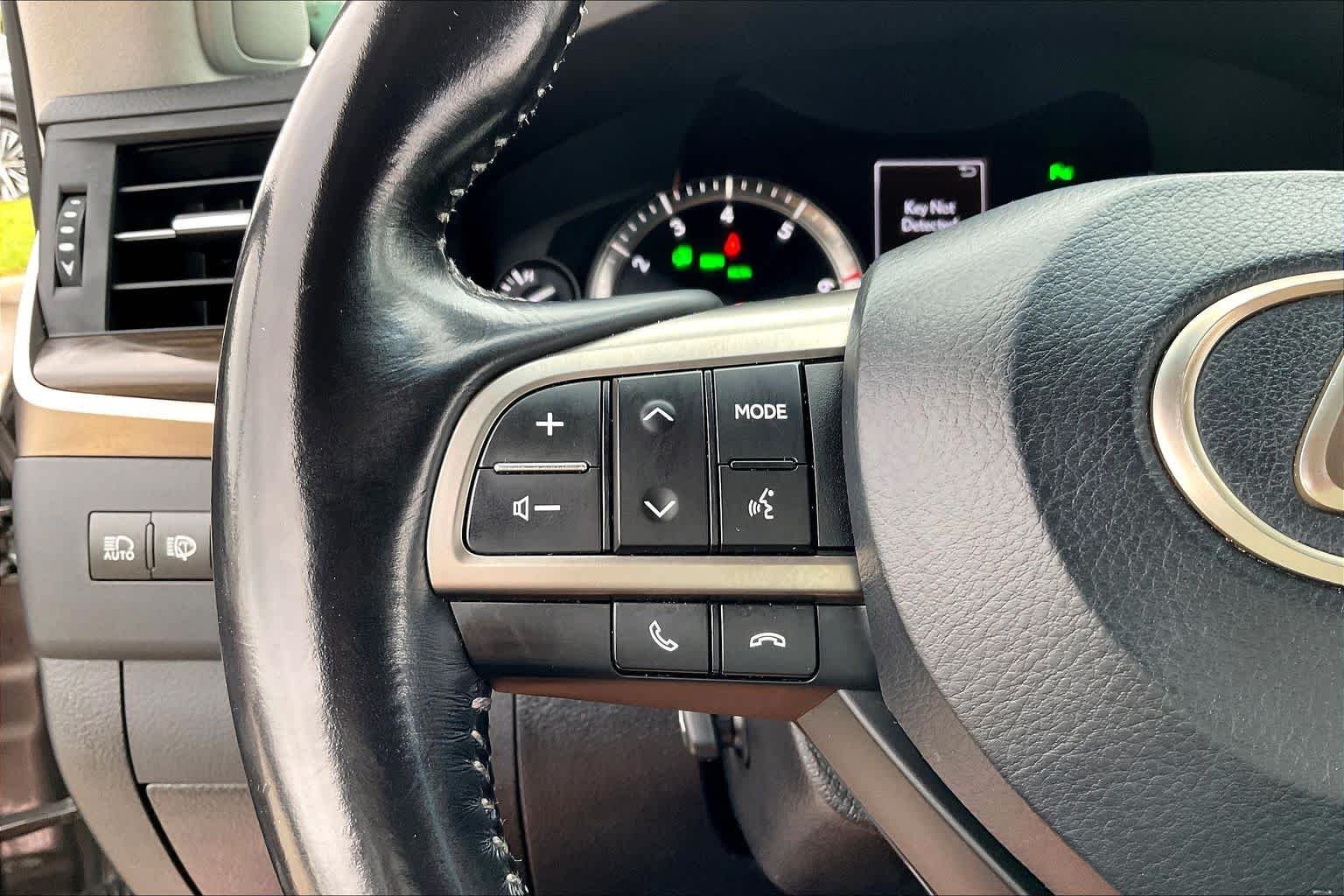 Used 2019 Atomic Silver Lexus  image 21