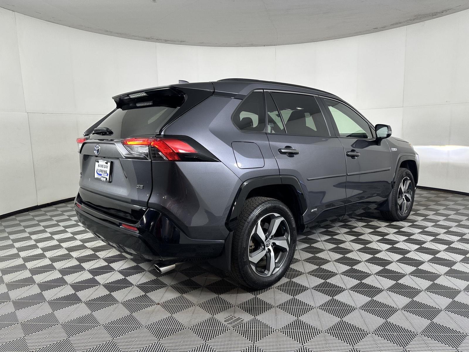 Used 2022 Magnetic Gray Metallic Toyota SE image 19