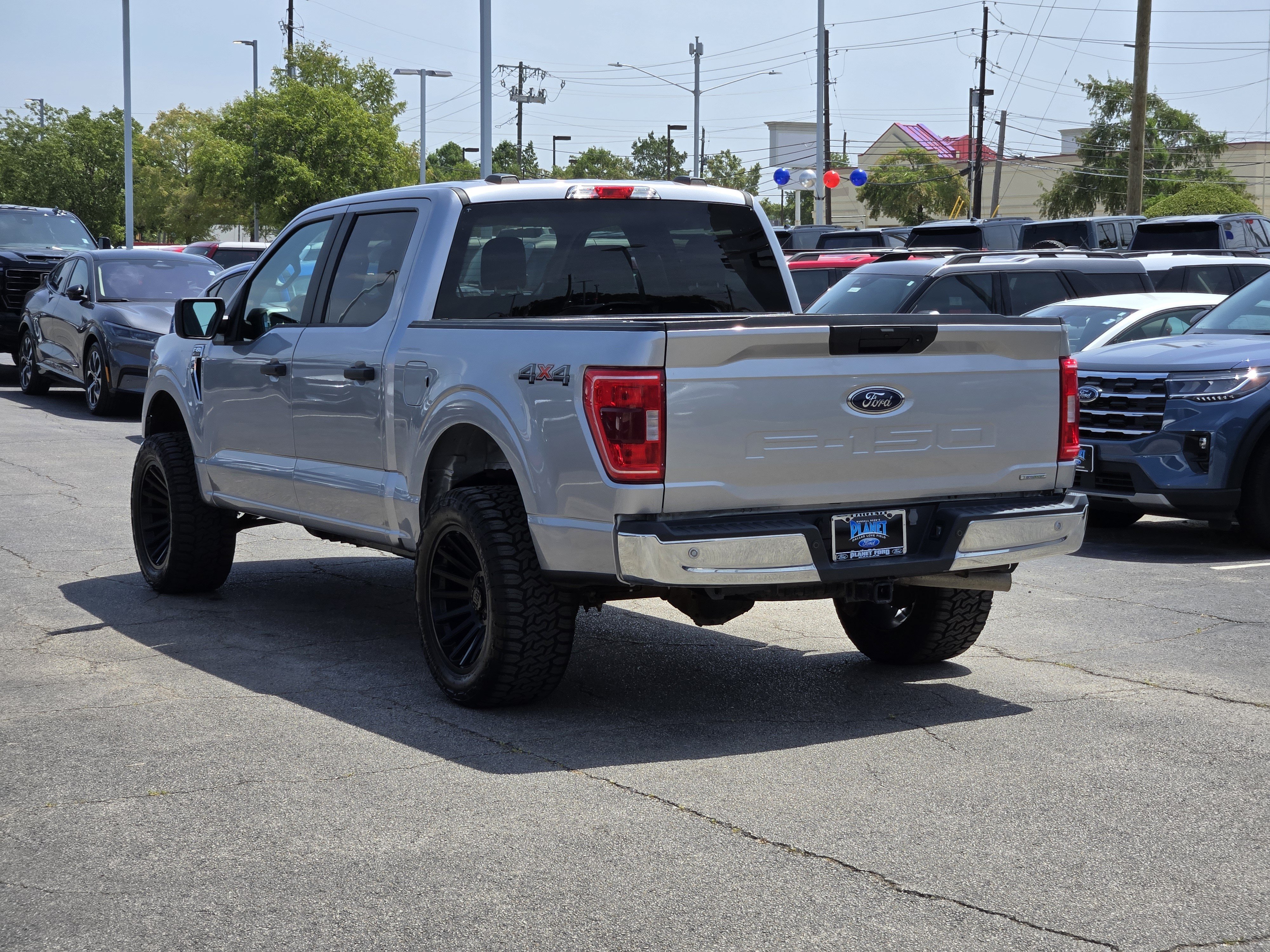 Used 2023 Silver Ford XLT image 5