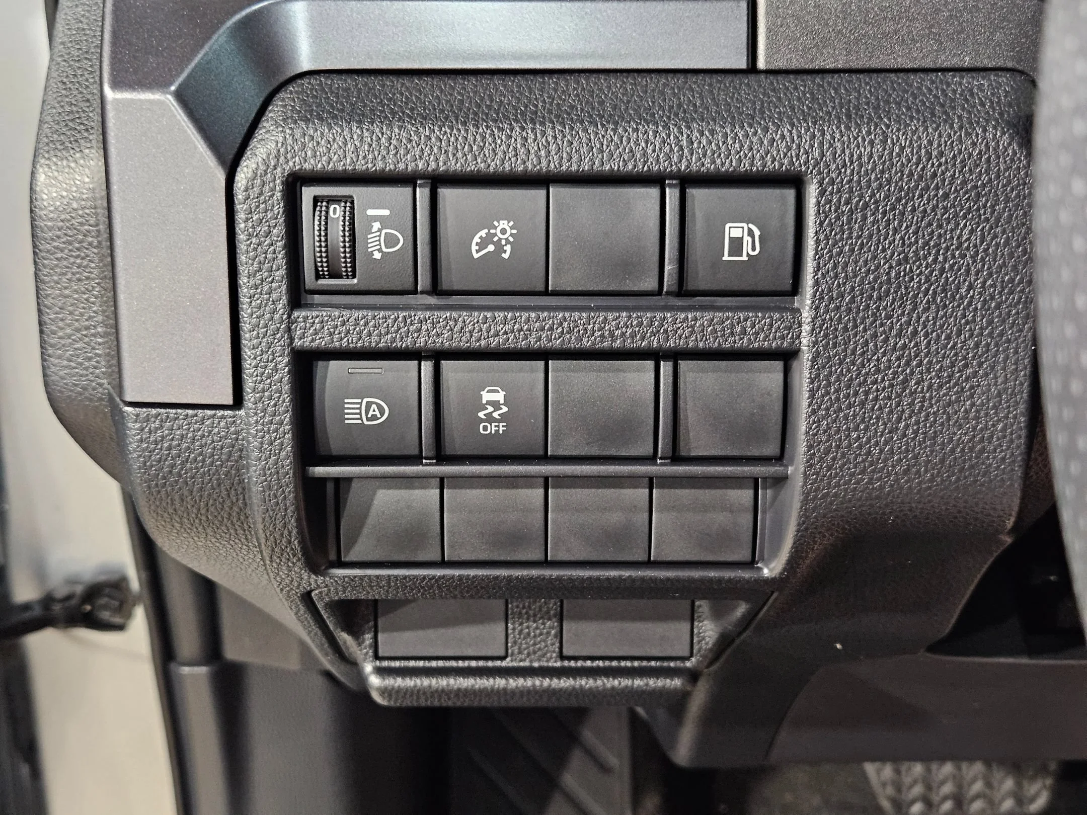 Used 2025 Cutting Edge Toyota SR5 image 25