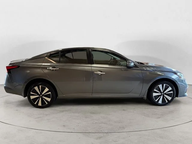 Used 2022 Gray Nissan 2.5 SV image 7