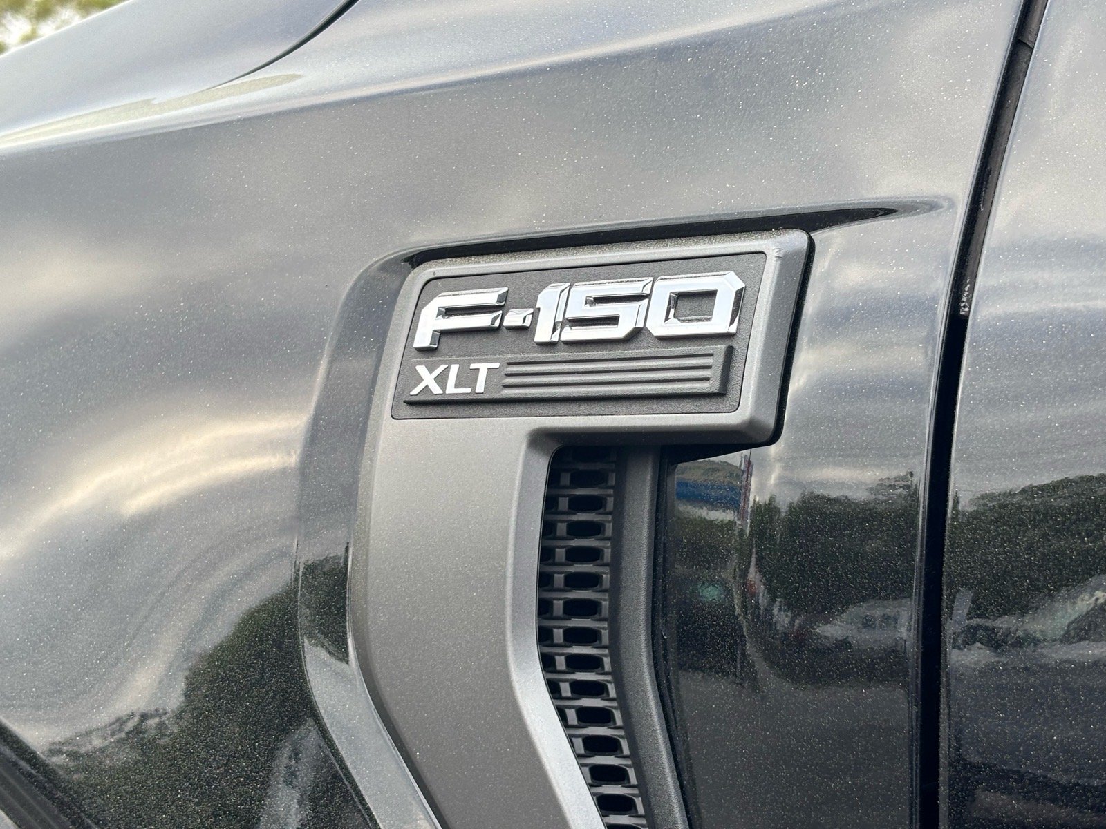 Used 2023 Black Ford XLT image 6
