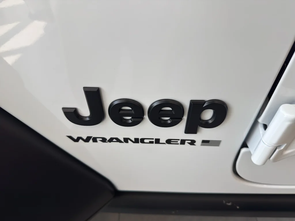 New 2026 Bright White Clear-Coat Exterior Paint Jeep Moab 392 image 18