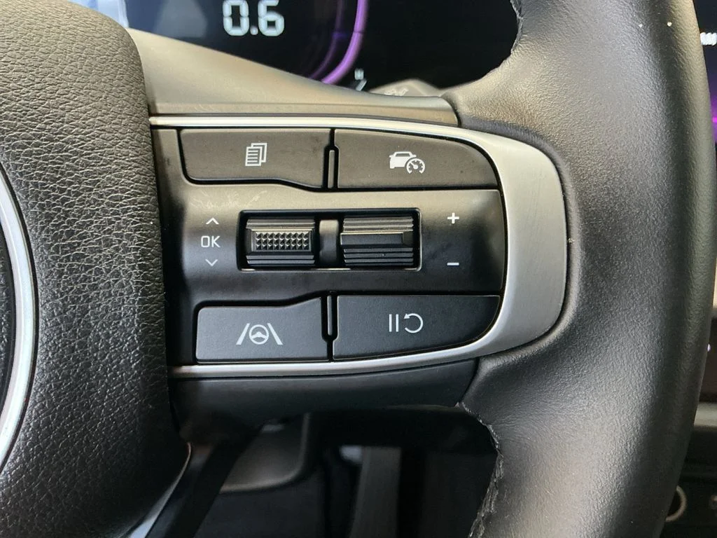 Used 2023 White Kia X-Line image 25