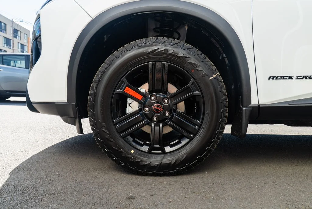 New 2026 Everest White Pearl TriCoat Nissan Rock Creek® image 7