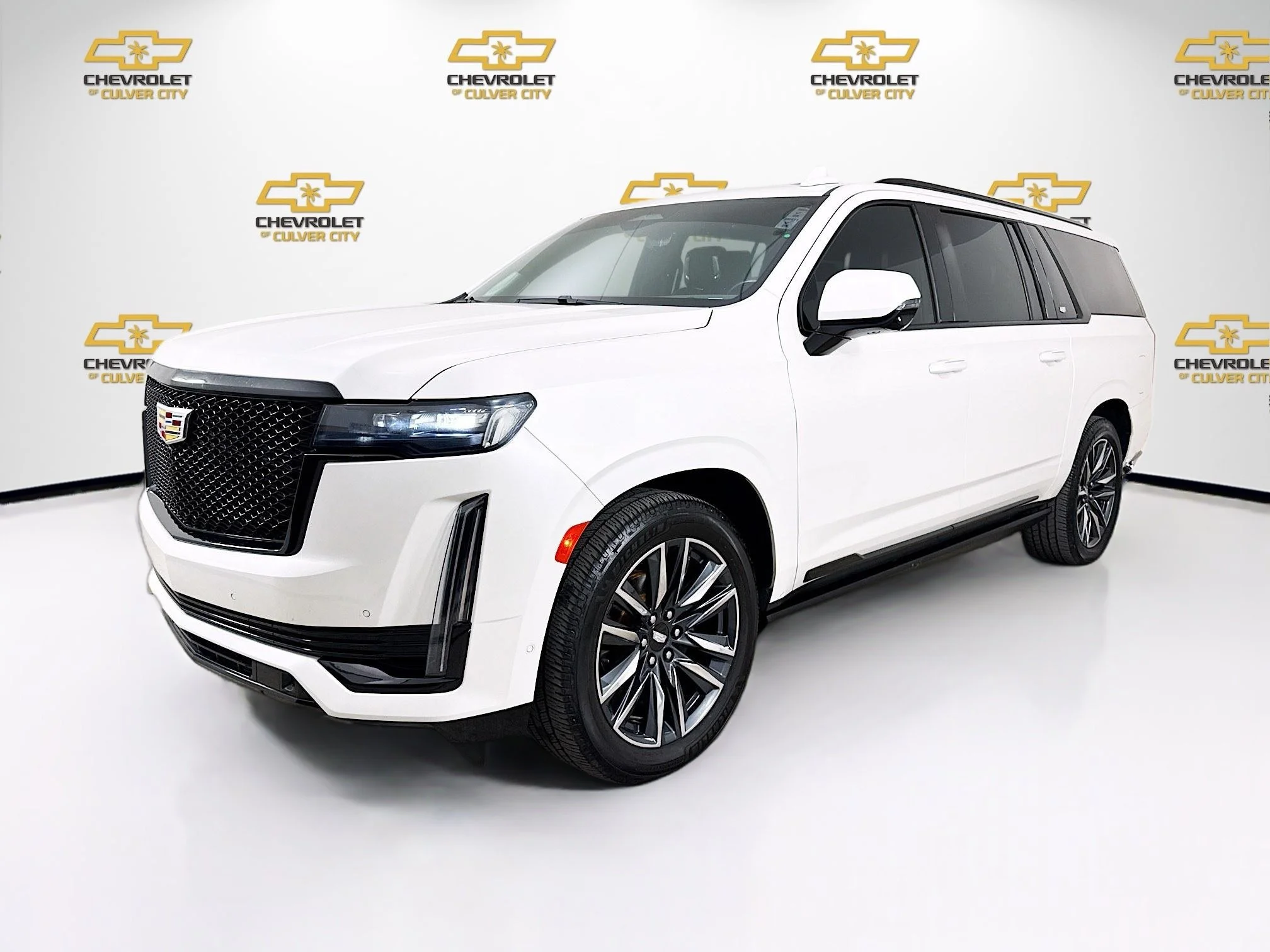 Used 2023 Crystal White Tricoat Cadillac Sport Platinum image 3