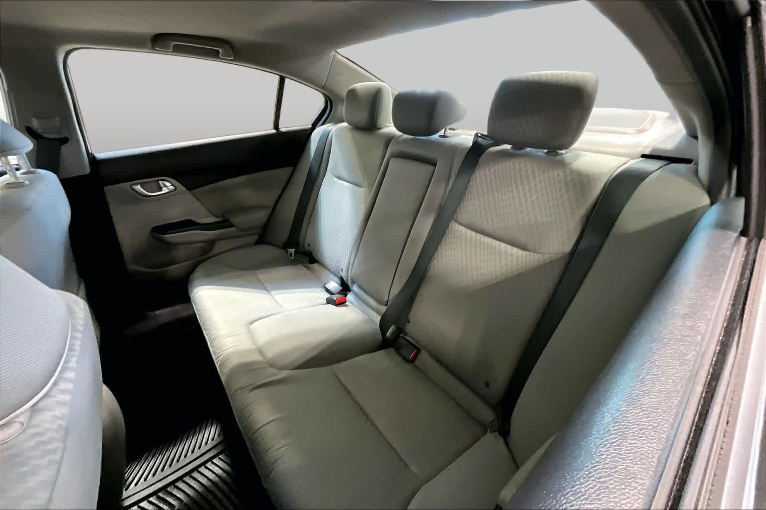 Used 2015 Alabaster Silver Metallic Honda EX image 15