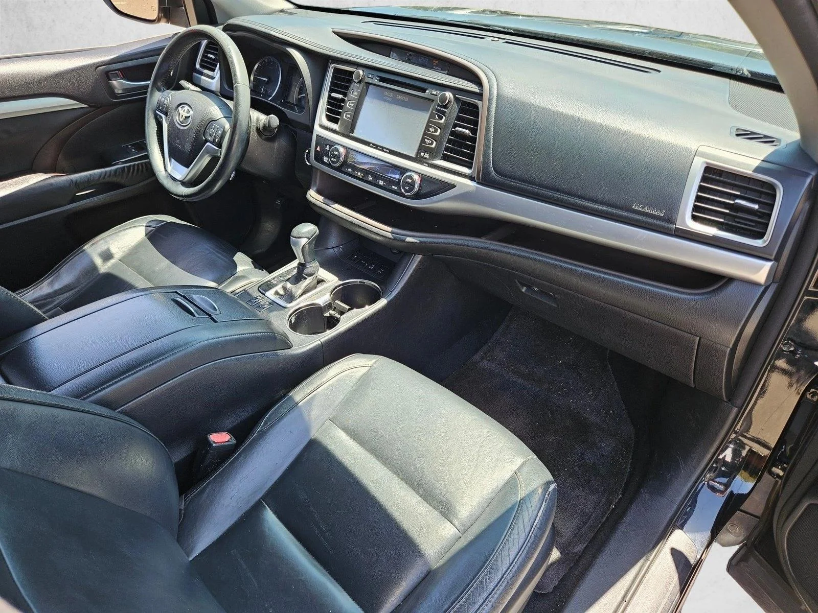 Used 2016 Midnight Black Metallic Toyota XLE image 17