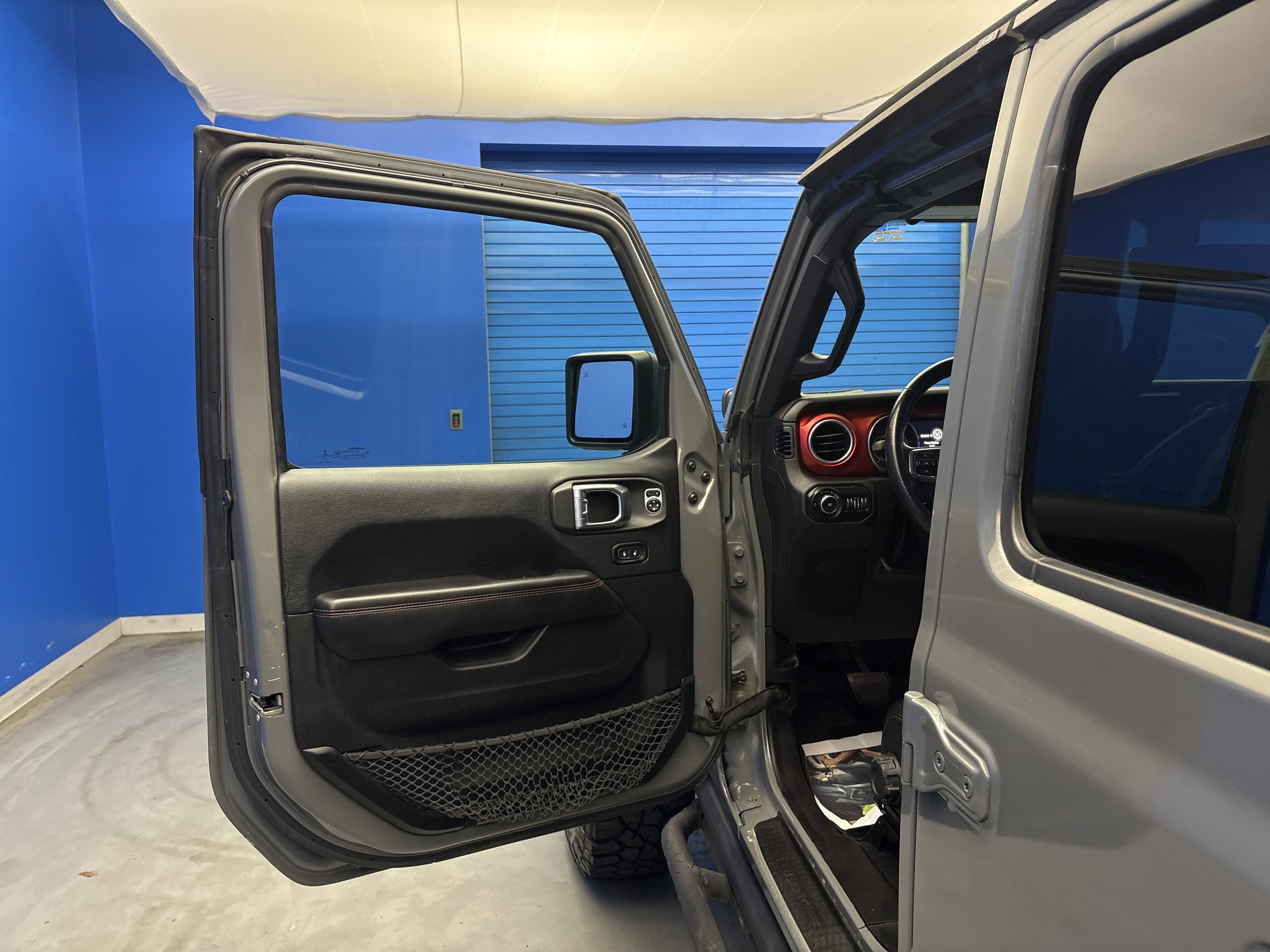 Used 2018 Gray Jeep Rubicon image 9