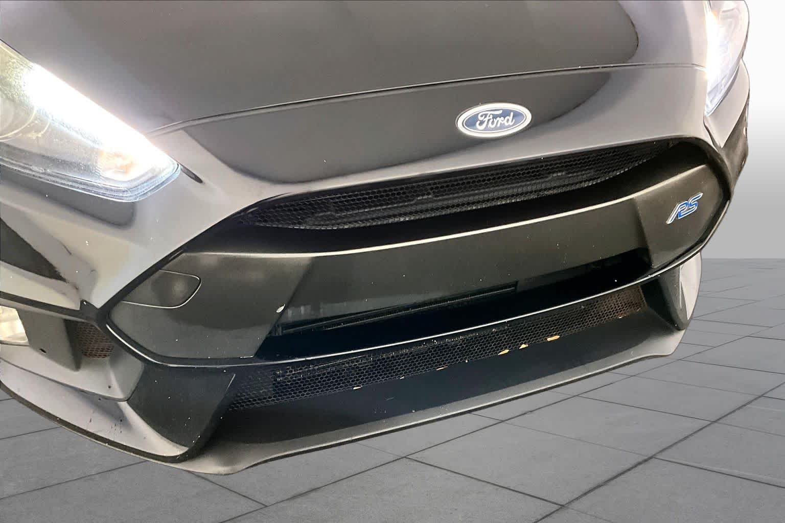 Used 2017 Shadow Black Ford RS image 32