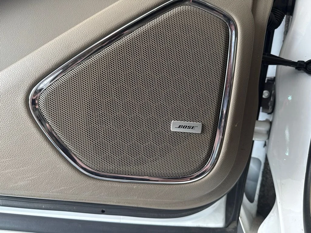 Used 2016 White GMC SLT image 28