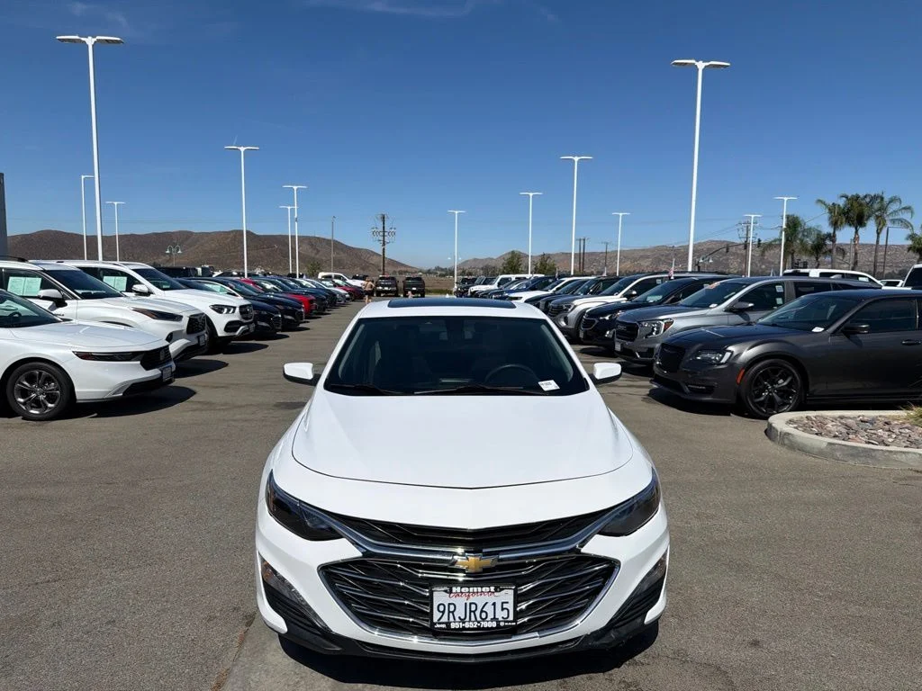 Used 2022 White Chevrolet LT image 3
