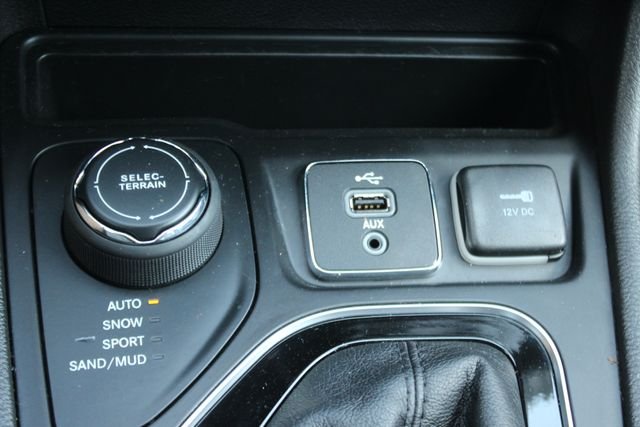 Used 2019 Green Jeep Limited image 9