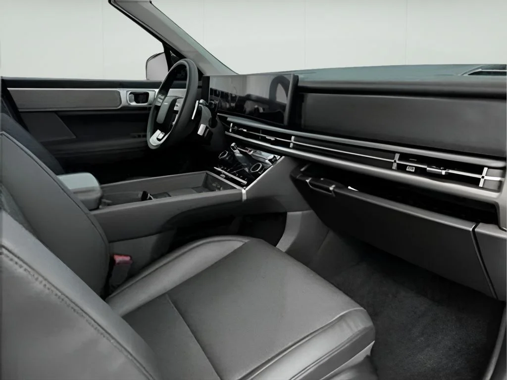 Used 2025 Rockwood Green Hyundai SEL image 17
