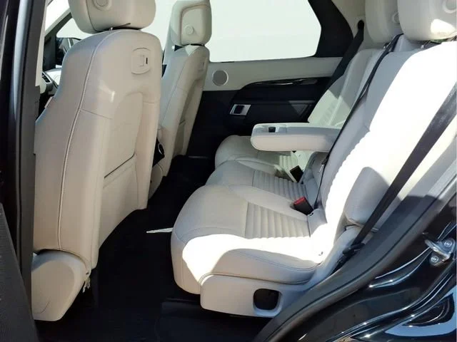Used 2025  Land Rover S image 21