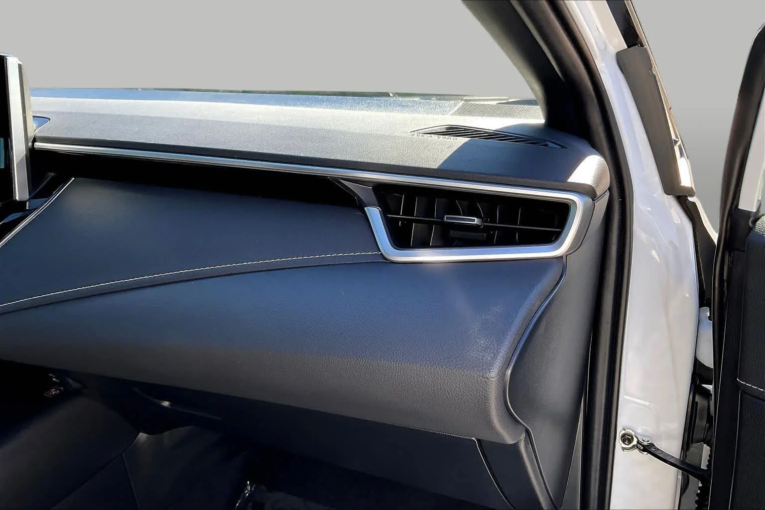 Certified Used 2026 Wind Chill Pearl/Midnight Black Metallic Toyota SE image 18