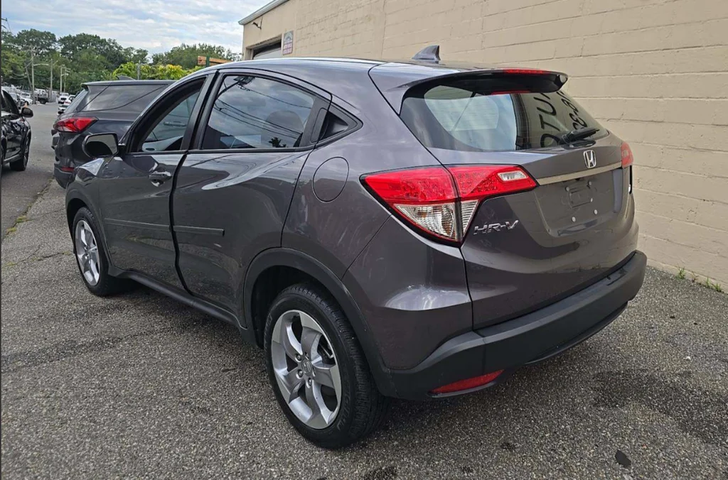 Used 2022 Modern Steel Metallic Honda LX image 2