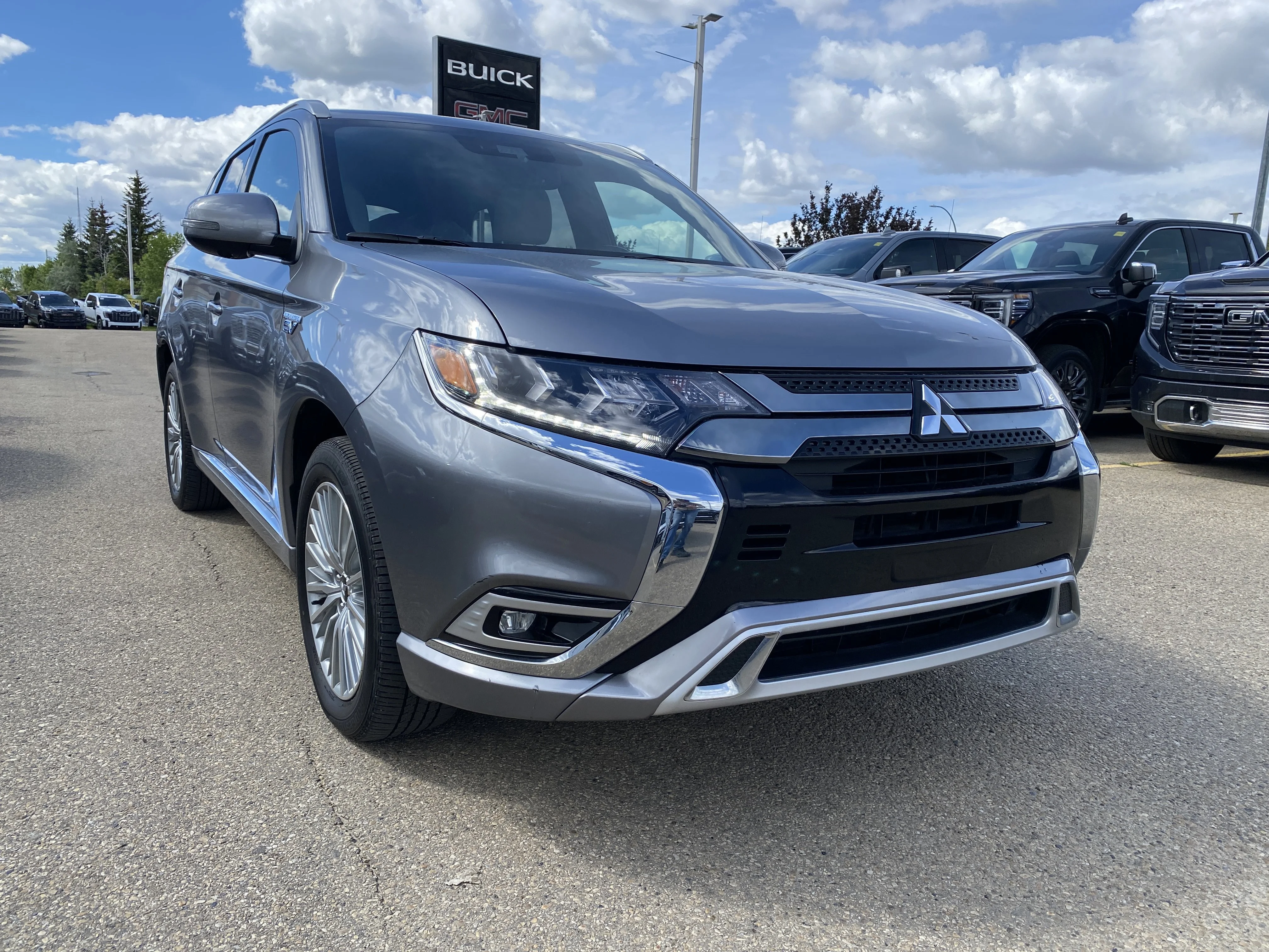 Certified Used 2019 Silver Mitsubishi SE S-AWC * LOW KM