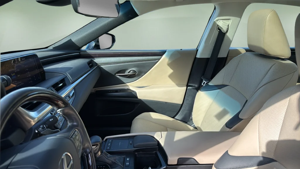 Used 2020 Silver Lexus 300h image 14