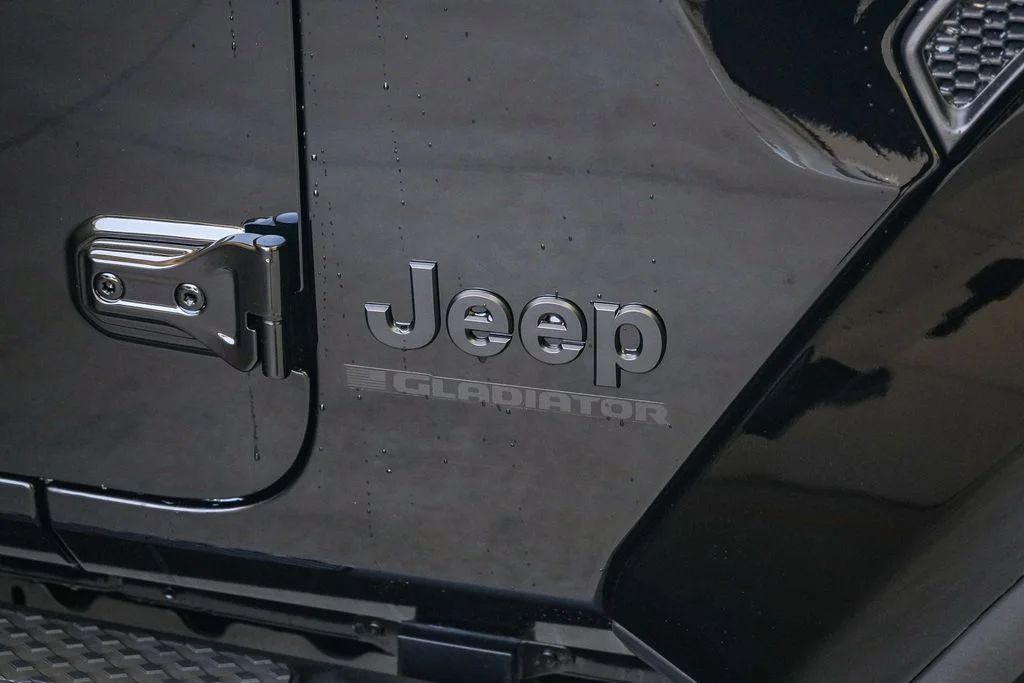 New 2026 Black Clear-Coat Exterior Paint Jeep Sahara image 9