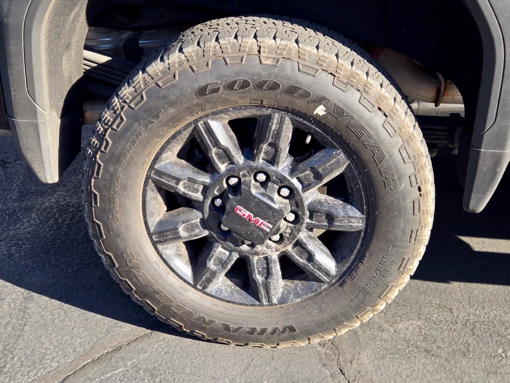Used 2025 Onyx Black GMC AT4 image 3