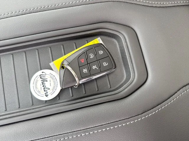 Used 2021 White Chevrolet Z71 image 33