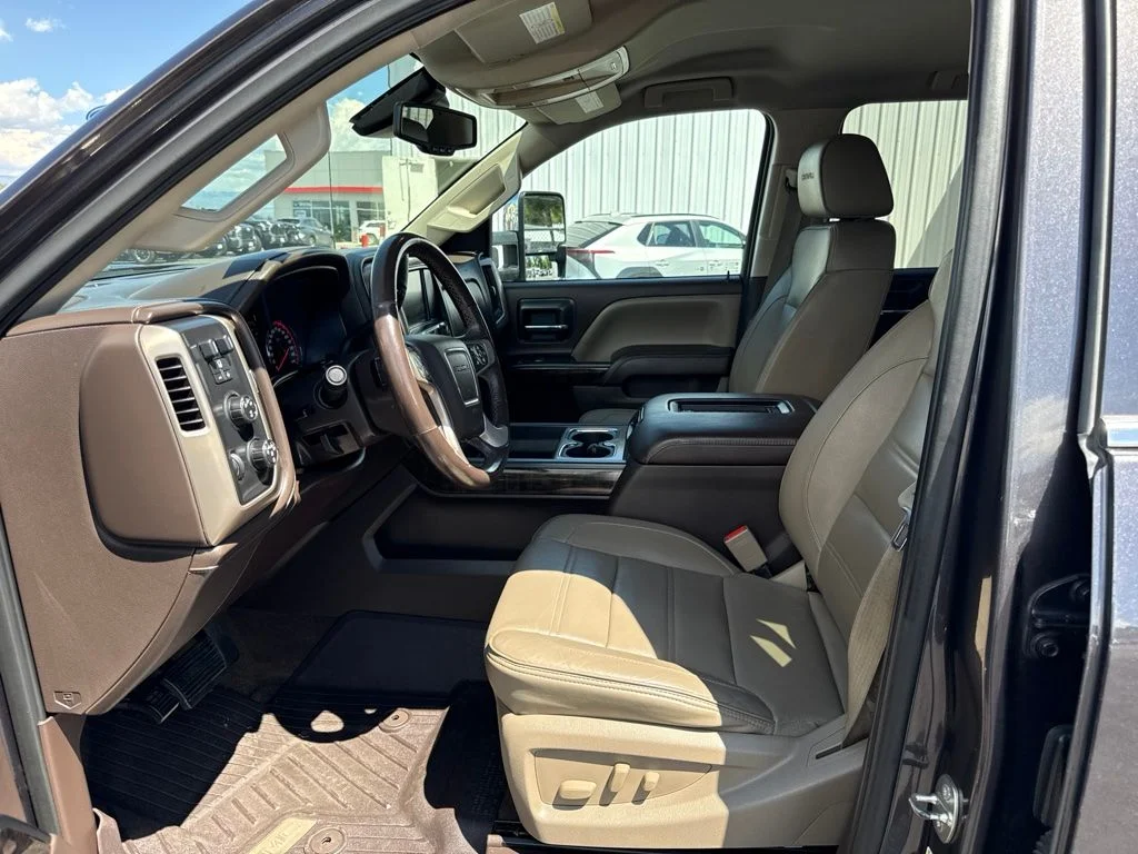 Used 2016 Silver GMC Denali image 13