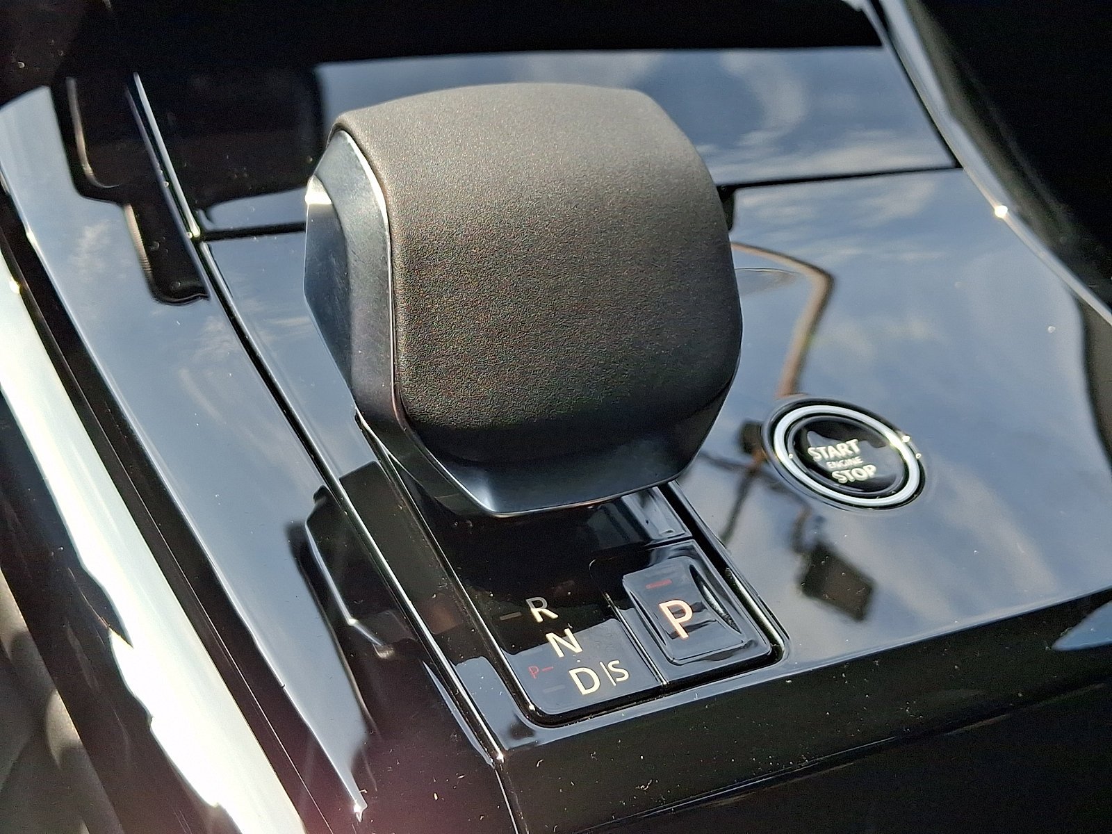 New 2027 Carpathian Grey Land Rover Dynamic SE image 10