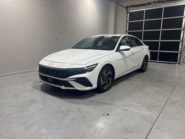 Used 2025 White Hyundai Limited image 1