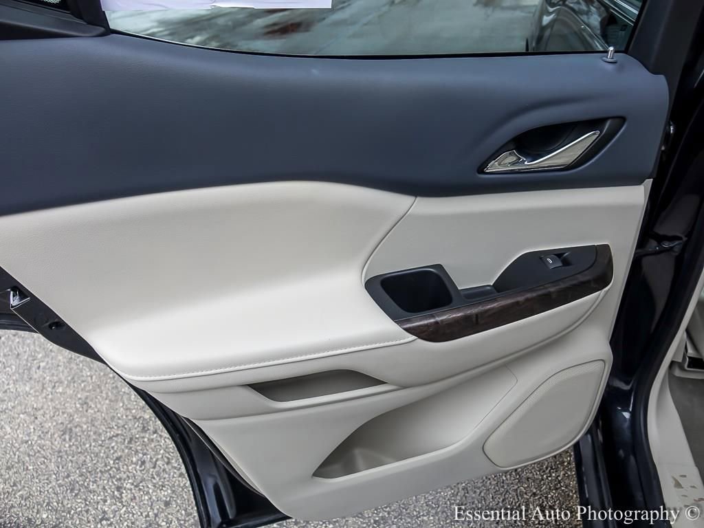 2023 GMC ACADIA - Image 27