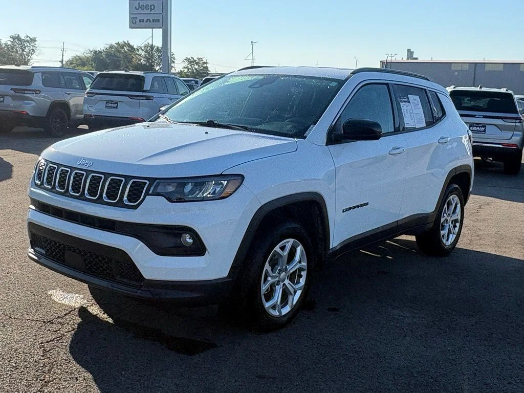 Used 2024 White Jeep Latitude image 3