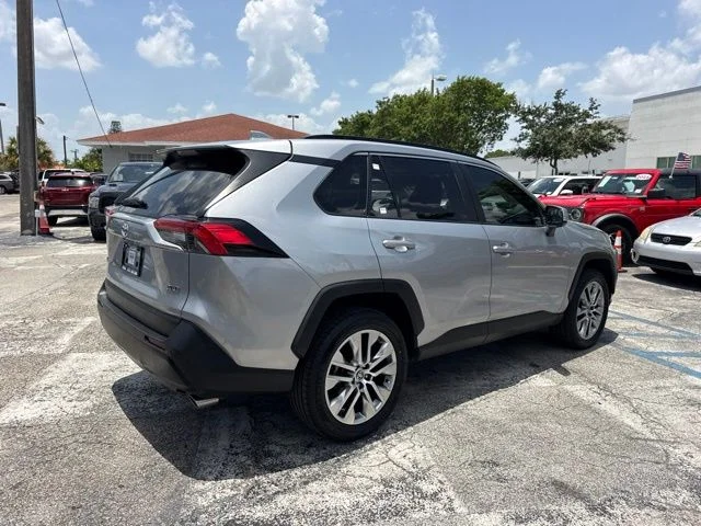Used 2023 Silver Toyota XLE Premium image 3