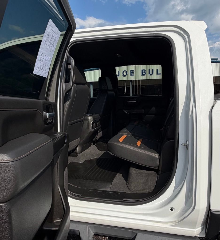 Used 2022 White GMC AT4 image 12