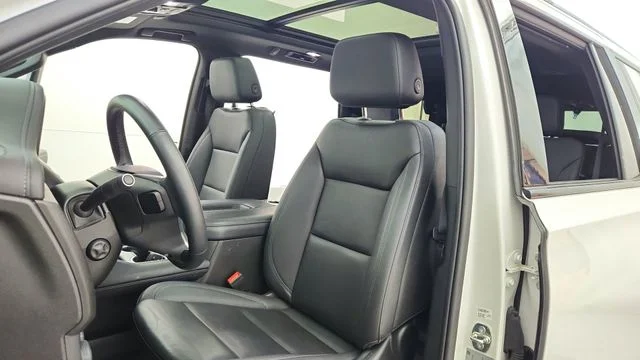 Used 2023 Beige Chevrolet Z71 image 18
