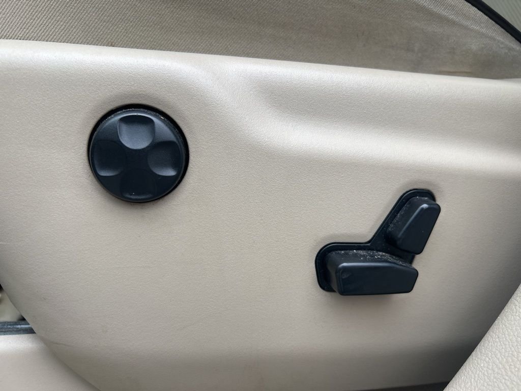 Used 2019 White Jeep Overland image 18