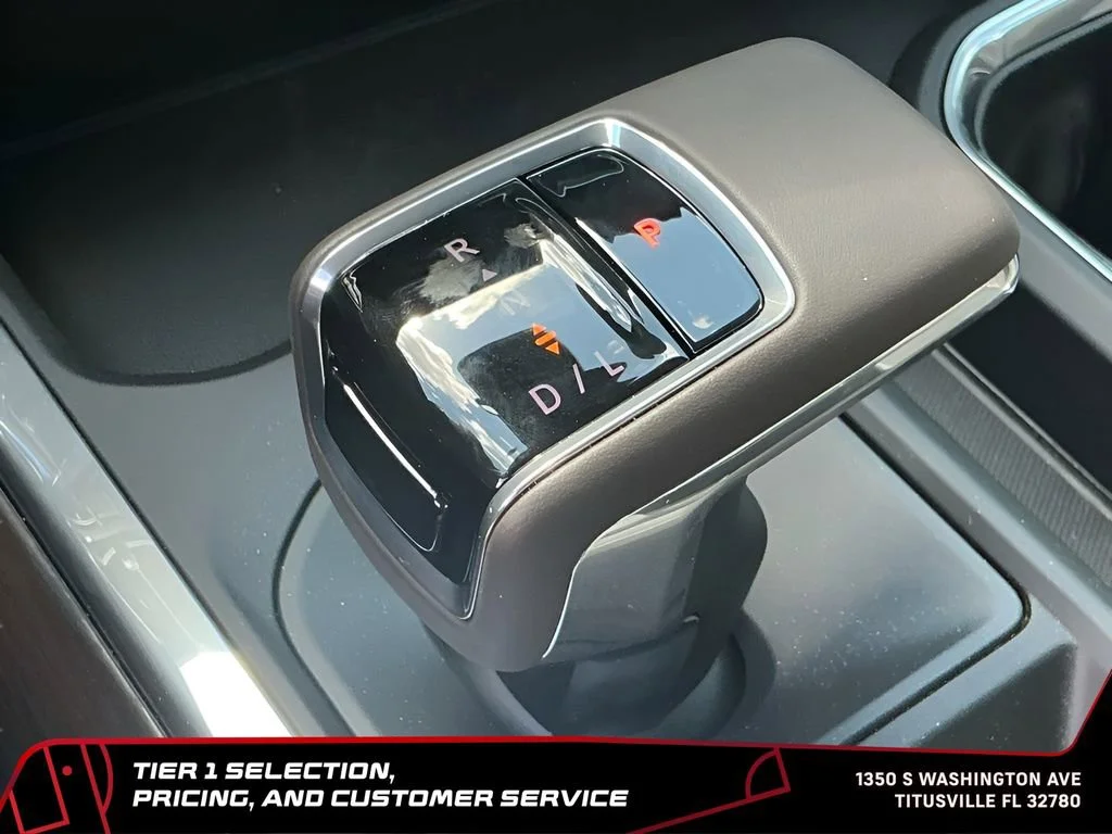 New 2026 Glacier White Tricoat GMC SLT image 41