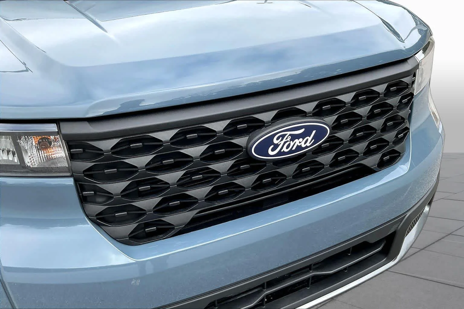 Used 2025 Azure Gray Metallic Tri-Coat Ford XLT image 29