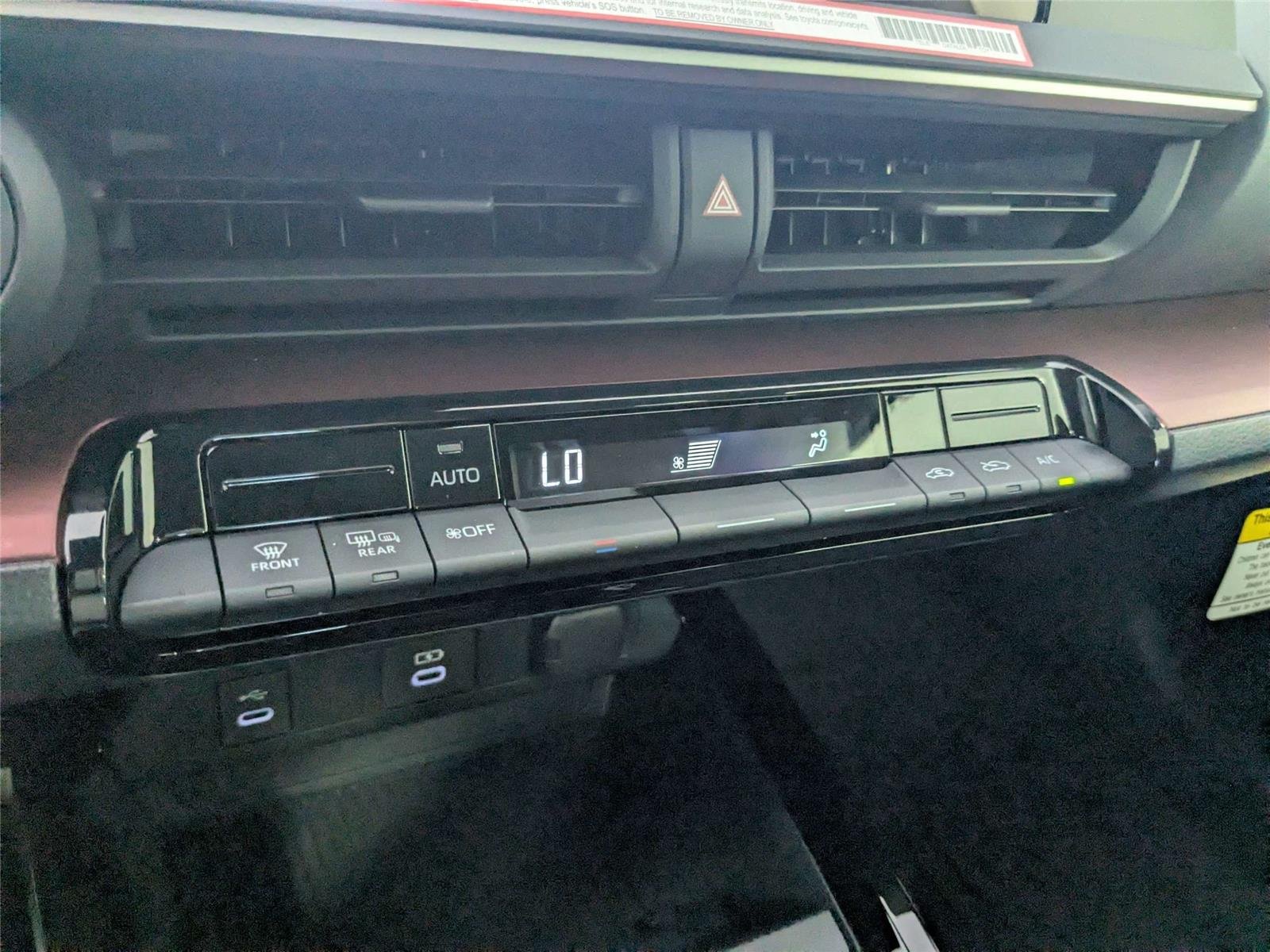 2026 Toyota Prius Plug-in Hybrid SE - Photo 18