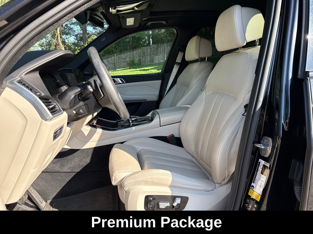 Used 2020 Black BMW xDrive40i image 12
