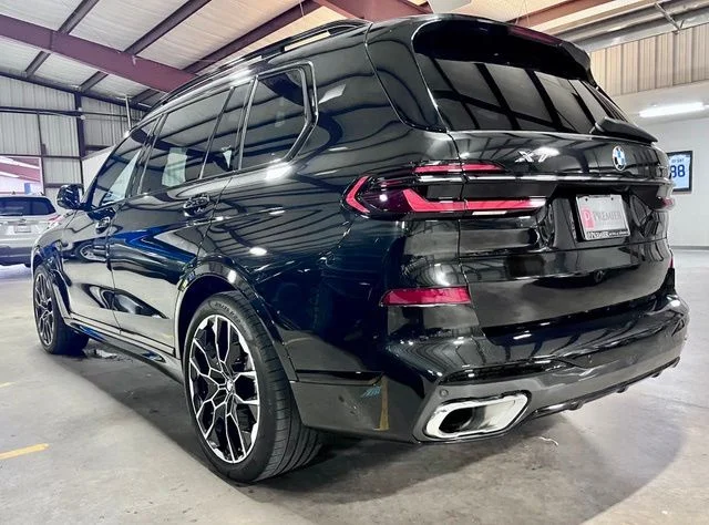 Used 2025 Black BMW xDrive40i image 9