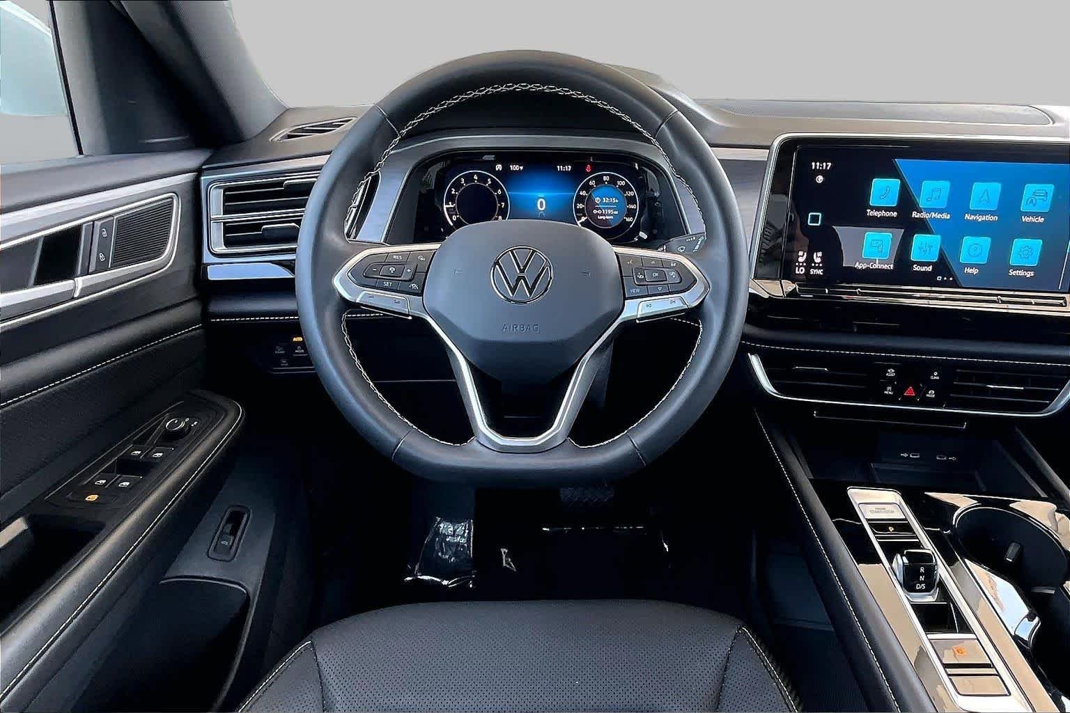 Used 2024 Pure White Volkswagen 2.0T SE w/Technology image 6