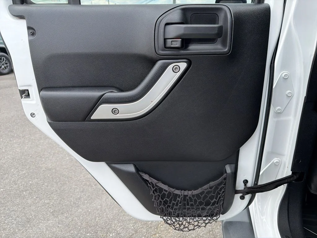 Used 2015 White Jeep Unlimited Sahara image 17