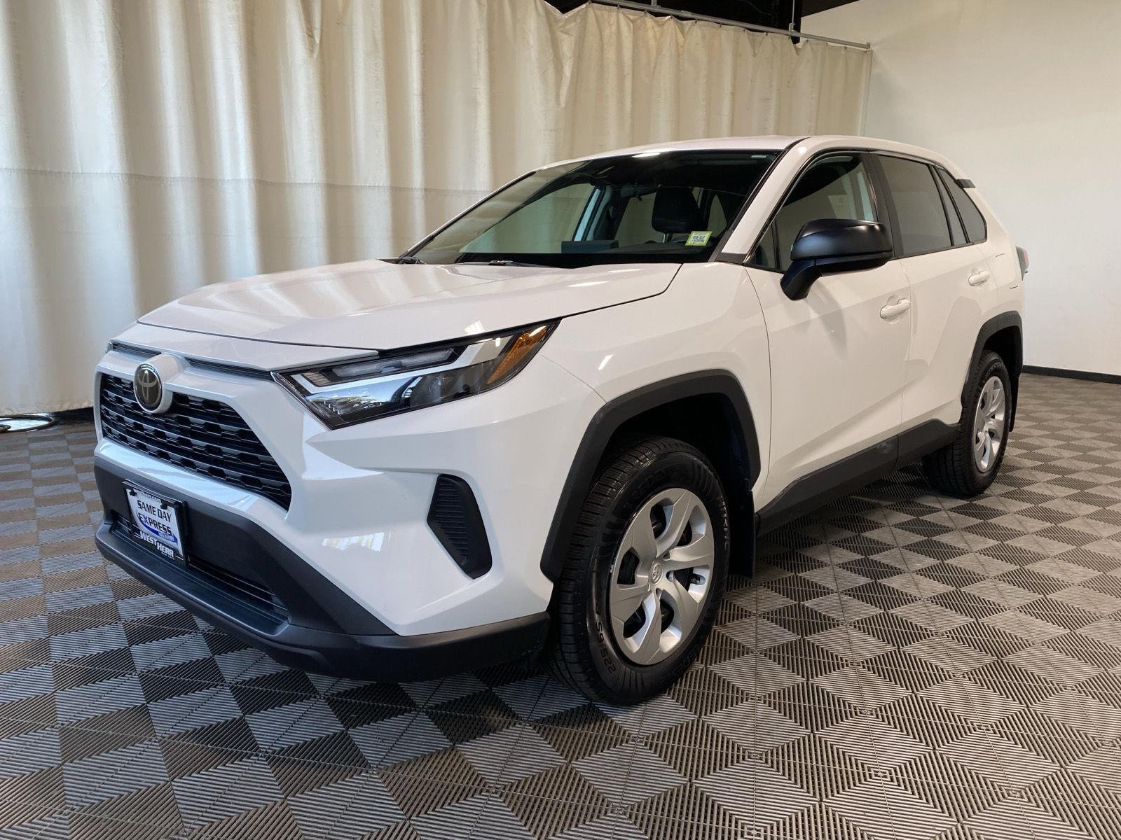 Used 2023 Ice Cap Toyota LE image 7