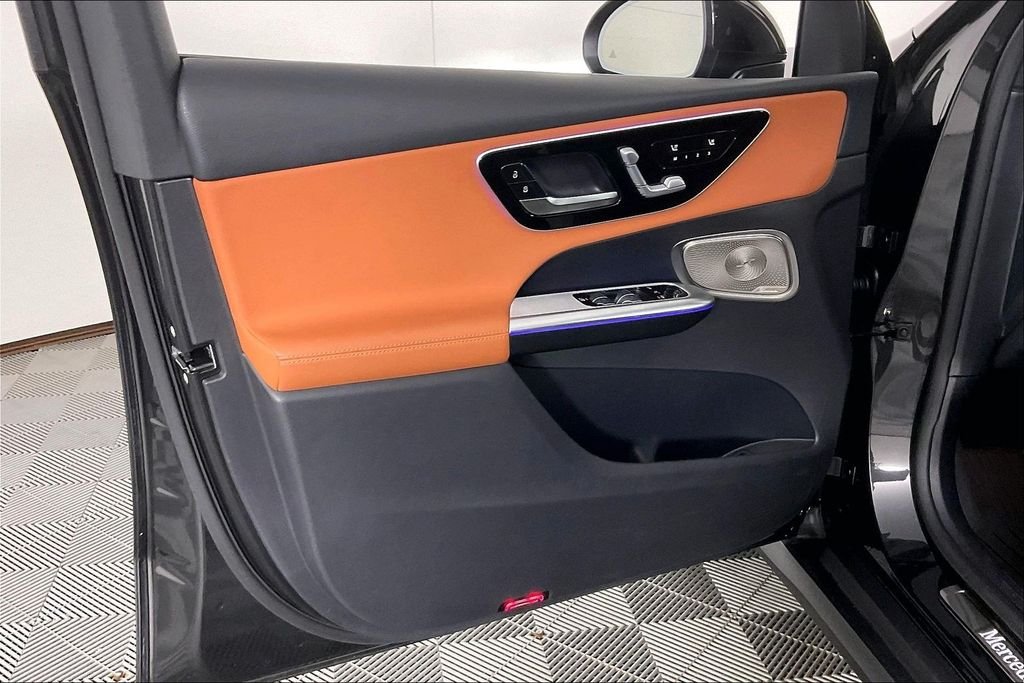 Used 2026 Brown Mercedes-Benz GLC 300 image 15