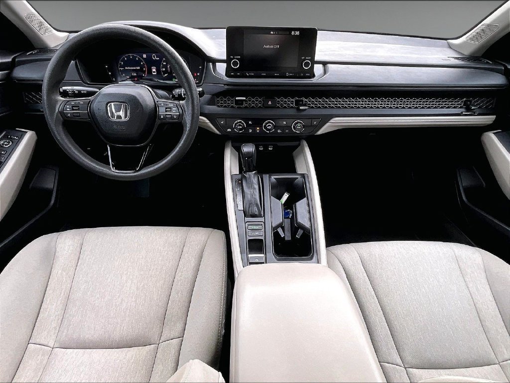 Used 2023 White Honda EX image 21
