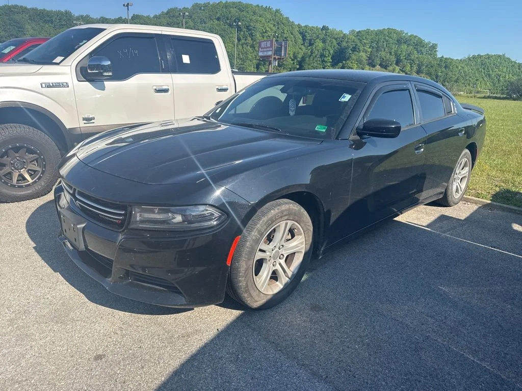 2016 Dodge Charger SE's photo