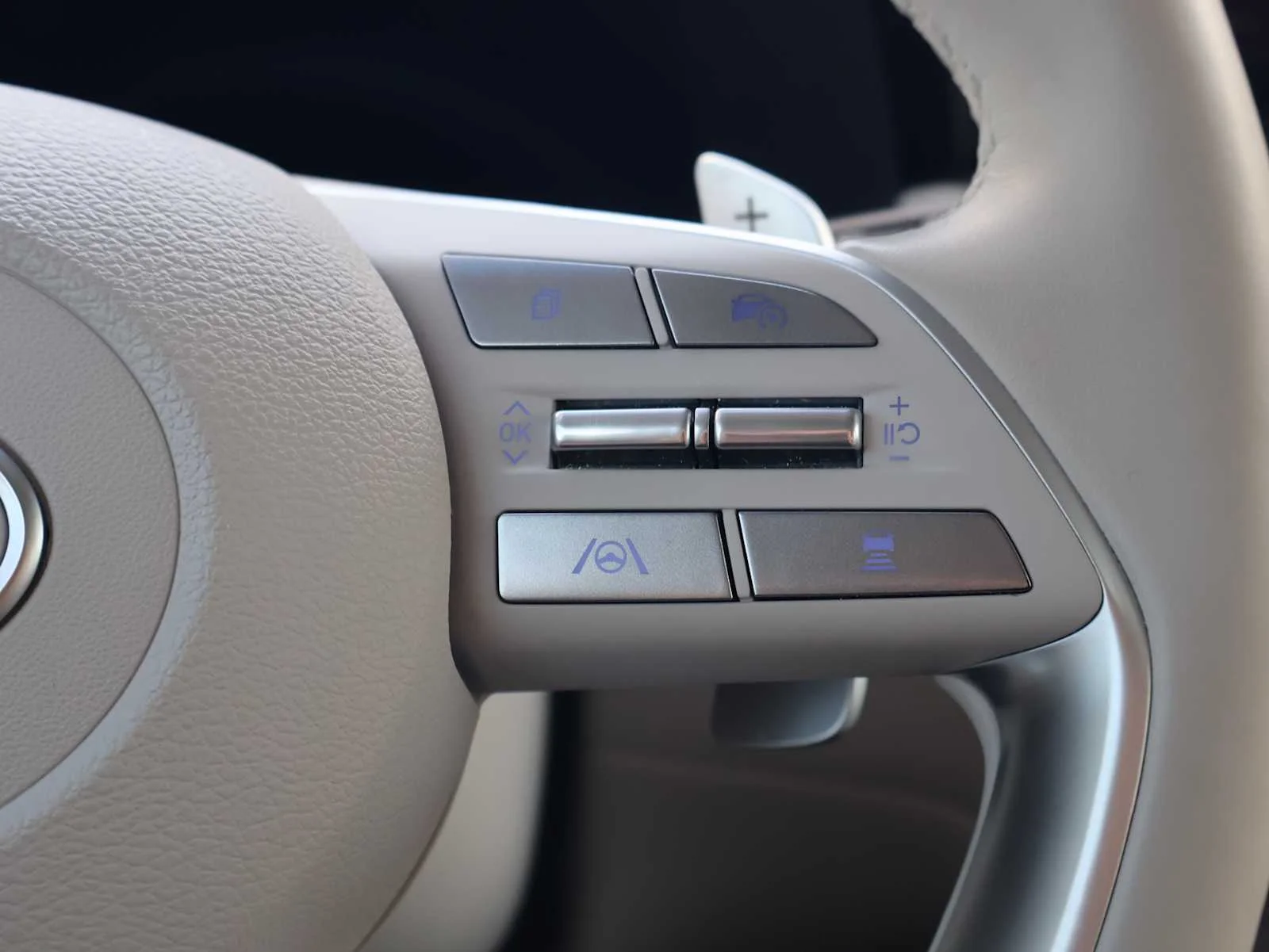 Used 2024 Hyper White Hyundai Limited image 28