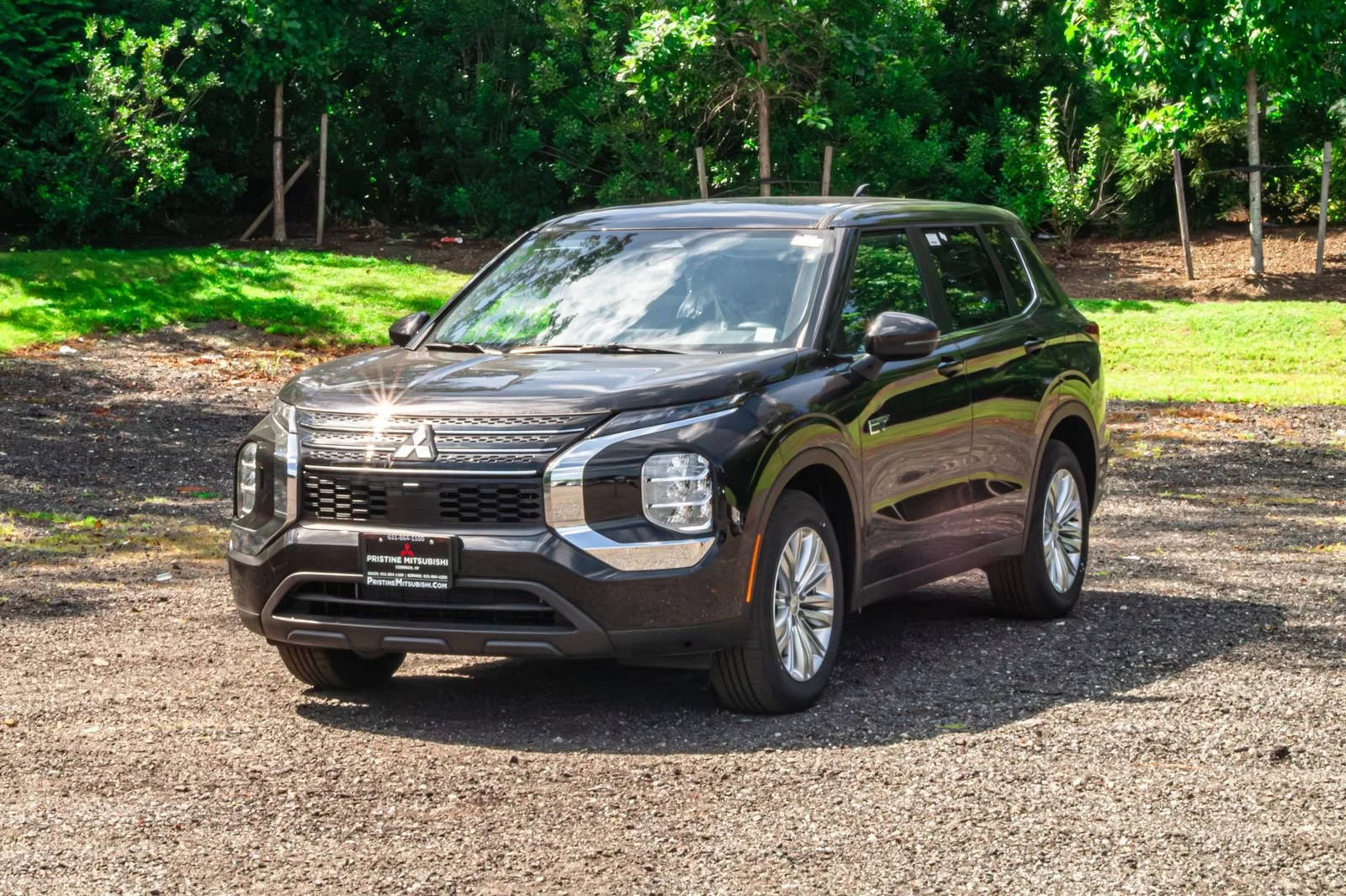 2025 Mitsubishi Outlander Plug-in Hybrid ES S-AWC's photo