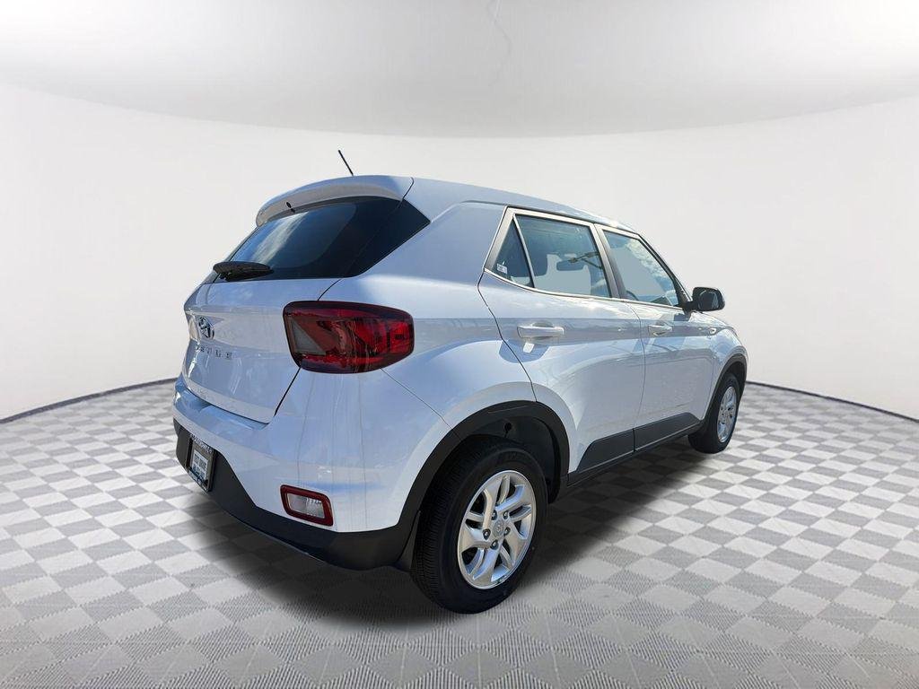 New 2026 White Hyundai SE image 5