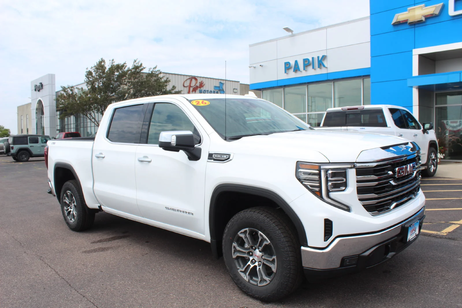 2026 GMC Sierra 1500 SLT - Photo 7